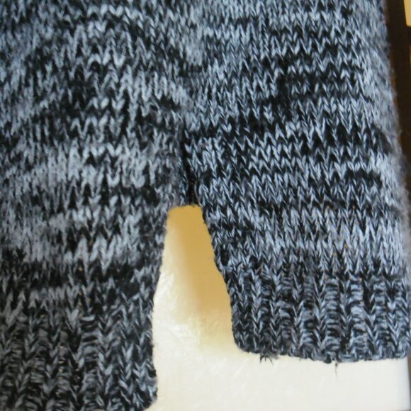 Cowl neck sweater with pocket detail. Medium size. - Picture 4 of 5